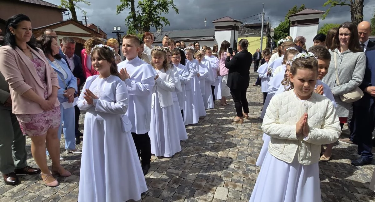 Pierwsza Komunia św. w Kiernozi (foto, film)