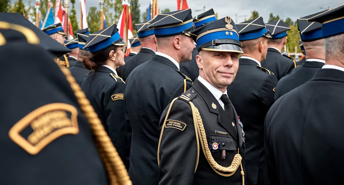 Wojewódzkie obchody Dnia Strażaka w Pabianicach. Uhonorowano również łowickich strażaków (foto)