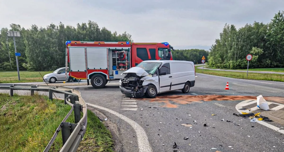Kolizja dwóch pojazdów na DK70 w gminie Nieborów