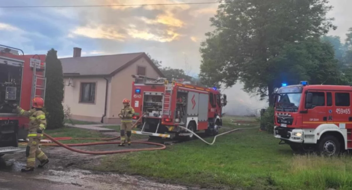 Potężny pożar w gminie Łowicz. 12 zastępów straży w akcji! (foto)