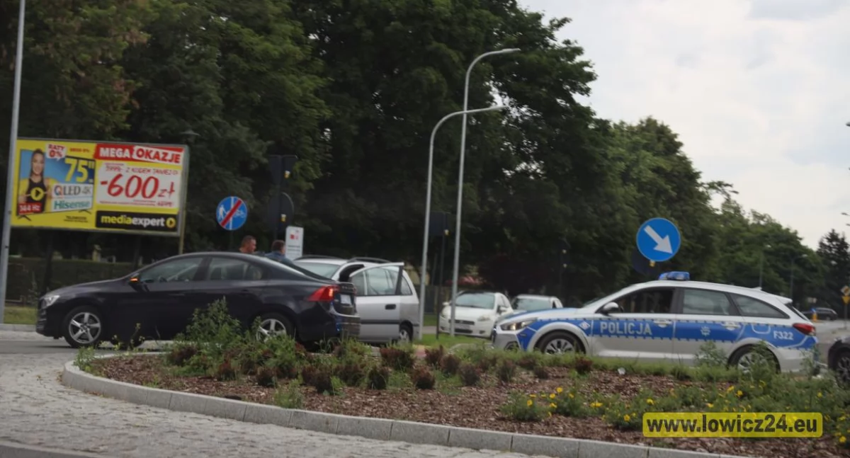 Kolejna kolizja na nowym rondzie w Łowiczu (foto)