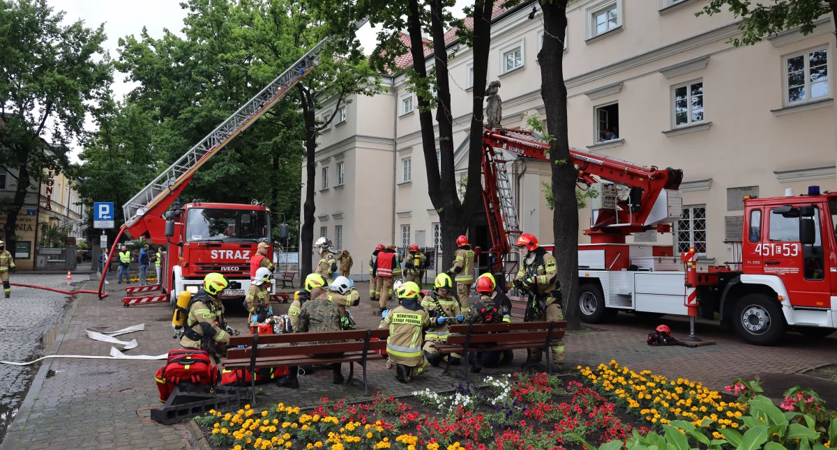 Ćwiczenia strażackie w Muzeum w Łowiczu. Uwaga na utrudnienia w ruchu (foto, film)