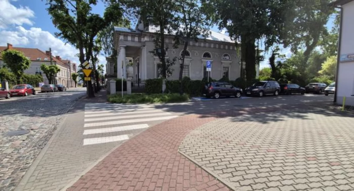 Rowerzystka potrącona na przejściu dla pieszych w Łowiczu – trafiła do szpitala