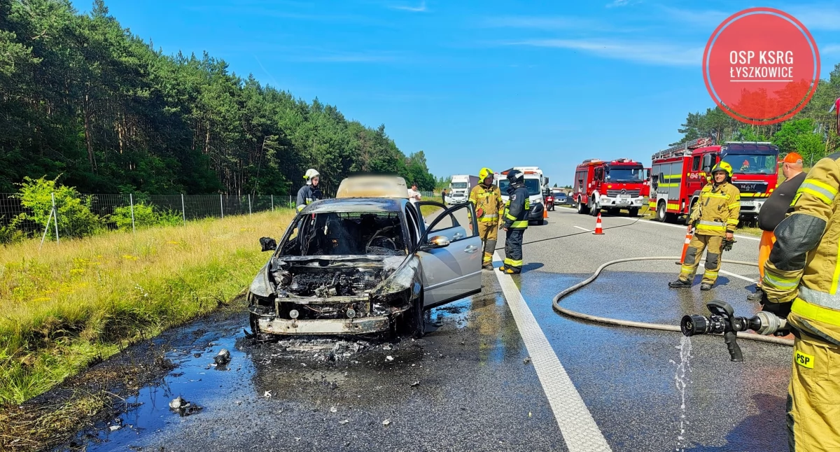 Pożar osobówki na A2. Volvo spłonęło doszczętnie!