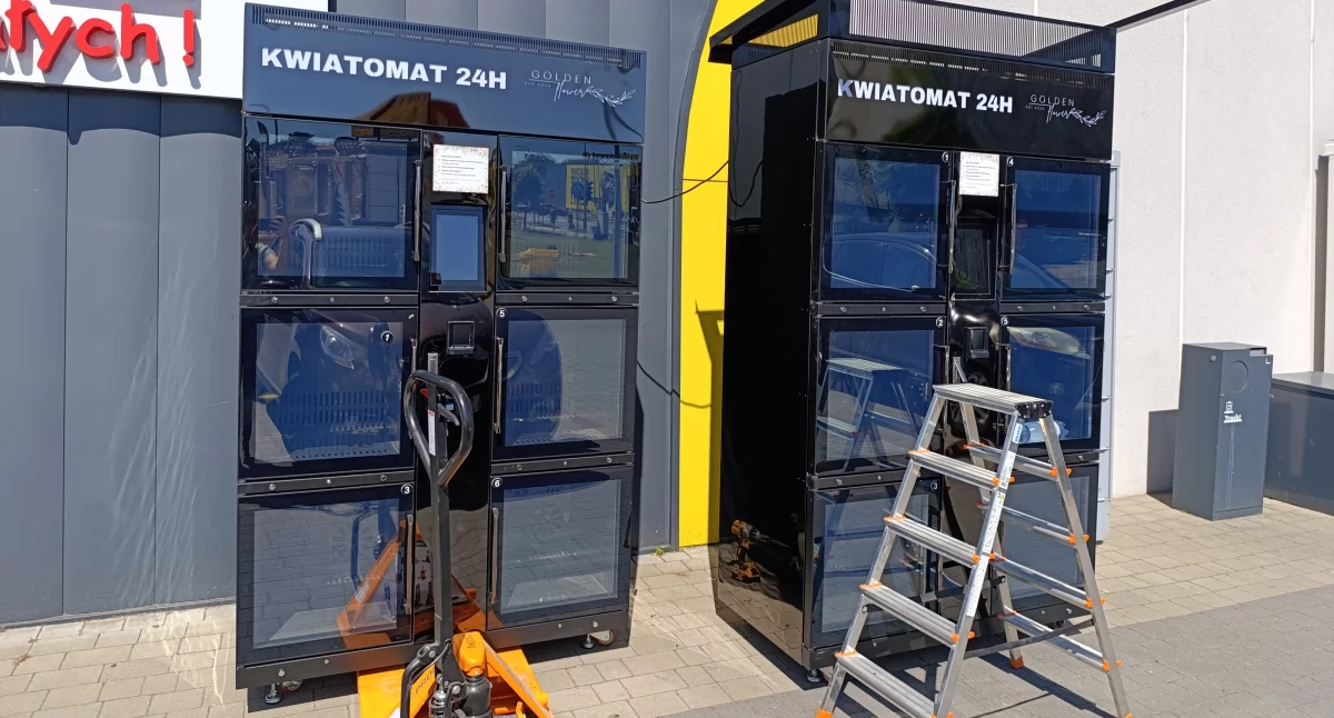 Dwa nowe kwiatomaty stanęły w Łowiczu. Bukiet 24/7 na Stop Shop (foto)