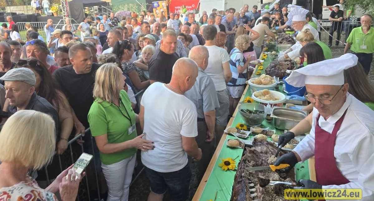 Pieczony dzik i dobra zabawa – tak bawią się w Kiernozi! (foto, film)