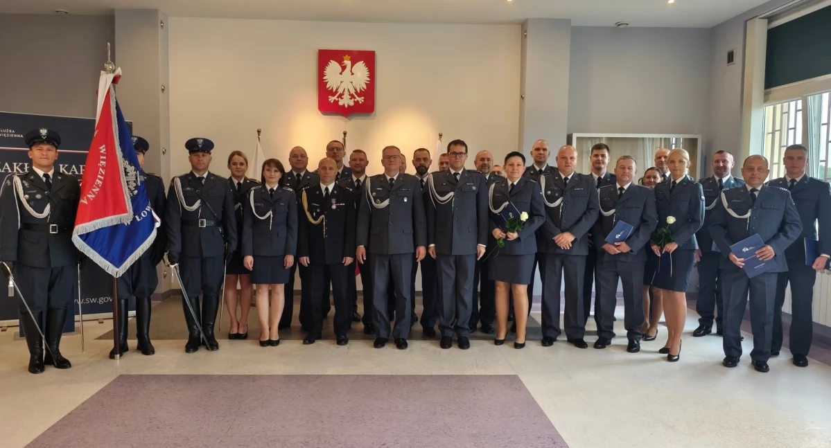 Awanse w Zakładzie Karnym w Łowiczu. Uhonorowano 45 funkcjonariuszy (foto)