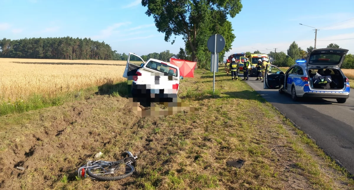 Śmiertelne potrącenie na DW704. Zginęła kobieta na rowerze (foto) [AKTULIZACJA]