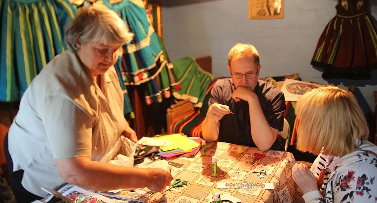 Warsztaty robienia pająków i słomianych gwiazd w Przysiółku Złakowskim