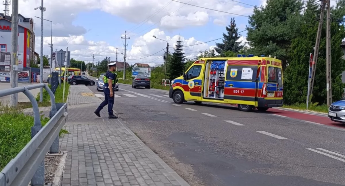 Wypadek na ul. Arkadyjskiej w Łowiczu. Rowerzystka potrącona przez samochód (foto)