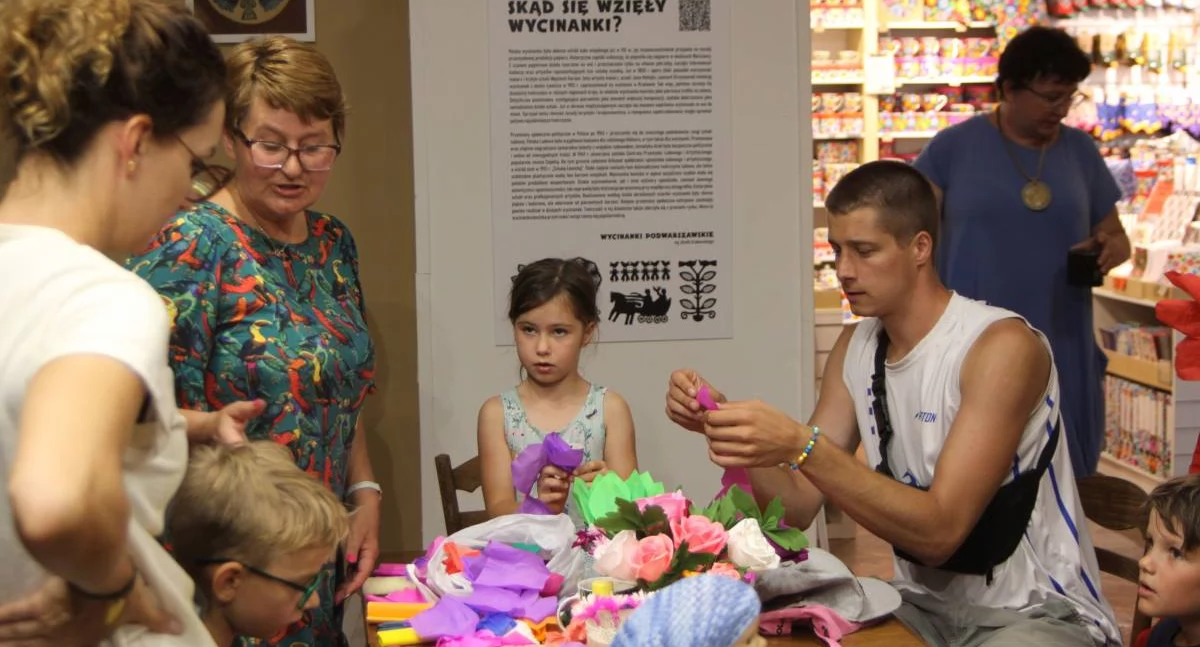 Wakacyjne weekendy z ludowym rękodziełem w Łowiczu przez cały czas trwają