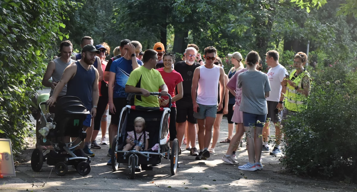 153. parkrun w Łowiczu. Ruch, uśmiech i dobra energia na Błoniach (foto,film)