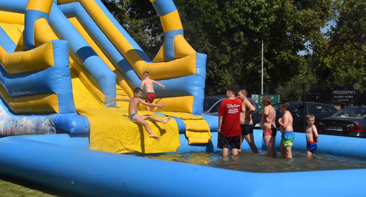 W Domaniewicach lato pełne atrakcji. Baseny, zjeżdżalnie i „skakańce” (foto)