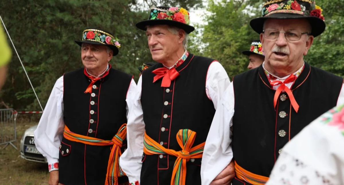 Członkowie Zespołu Śpiewaczego Ksinzoki gośćmi audycji radiowej Dwójki