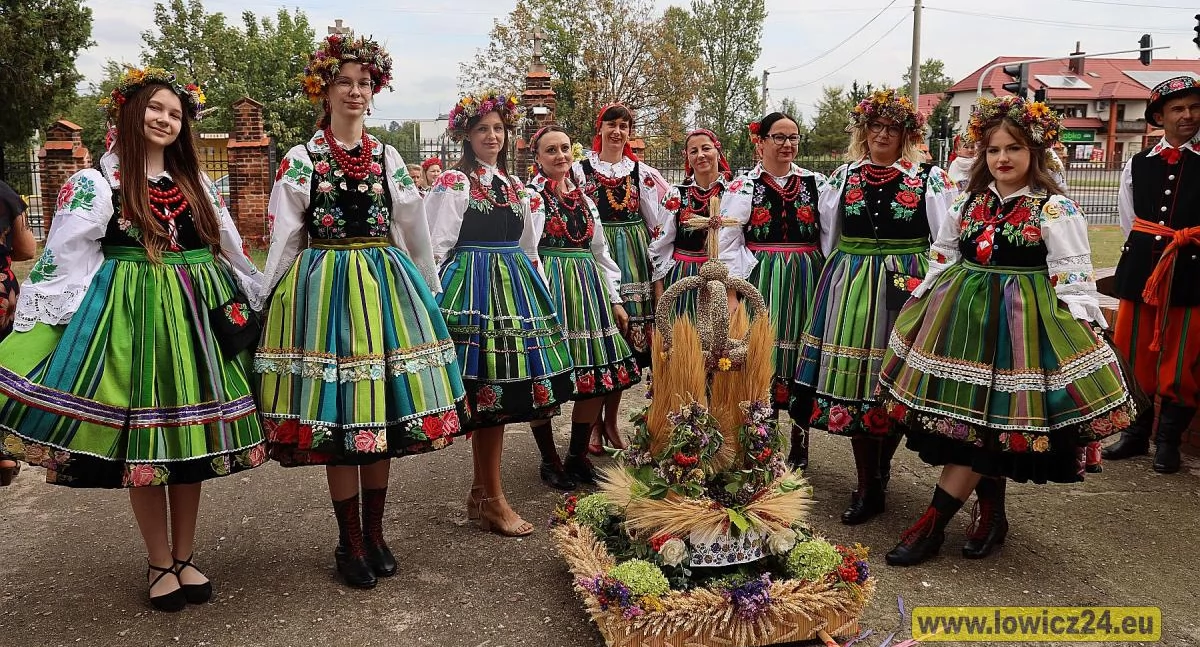 Dożynki parafialne w Zdunach. Wierni dziękowali za tegoroczne plony (foto)