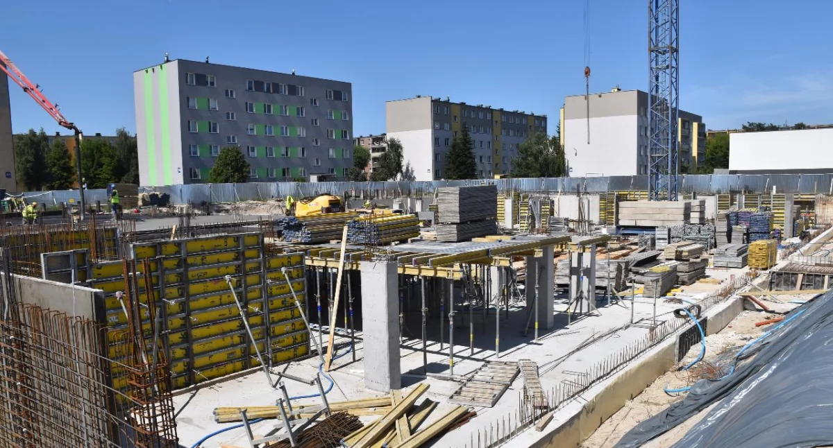 Łowicz. Osiedle przy Bursztynowej nabiera kształtów (foto)