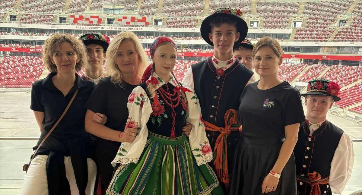 Dąbrowskie Pasiaki promowały folklor łowicki na Stadionie Narodowym (foto)