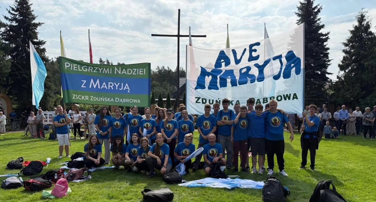 Młodzież ze Zduńskiej Dąbrowy pielgrzymowała do Sanktuarium w Domaniewicach (foto)
