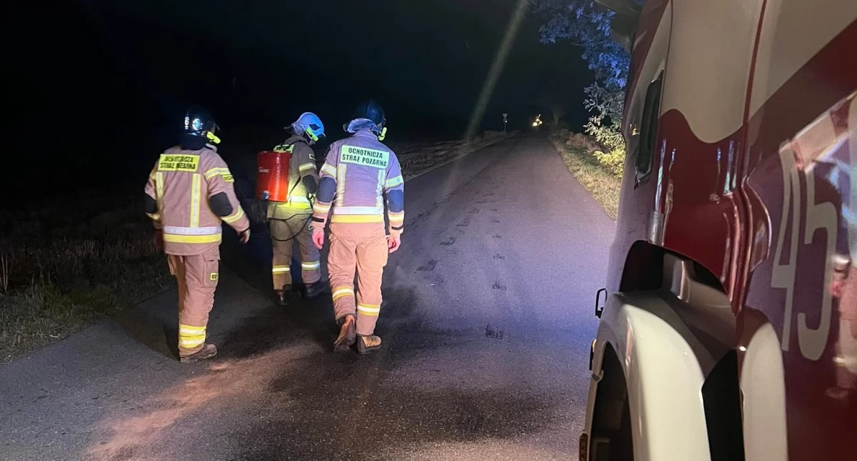 Plama oleju ciągnęła się przez kilkanaście kilometrów. Siedem zastępów w akcji