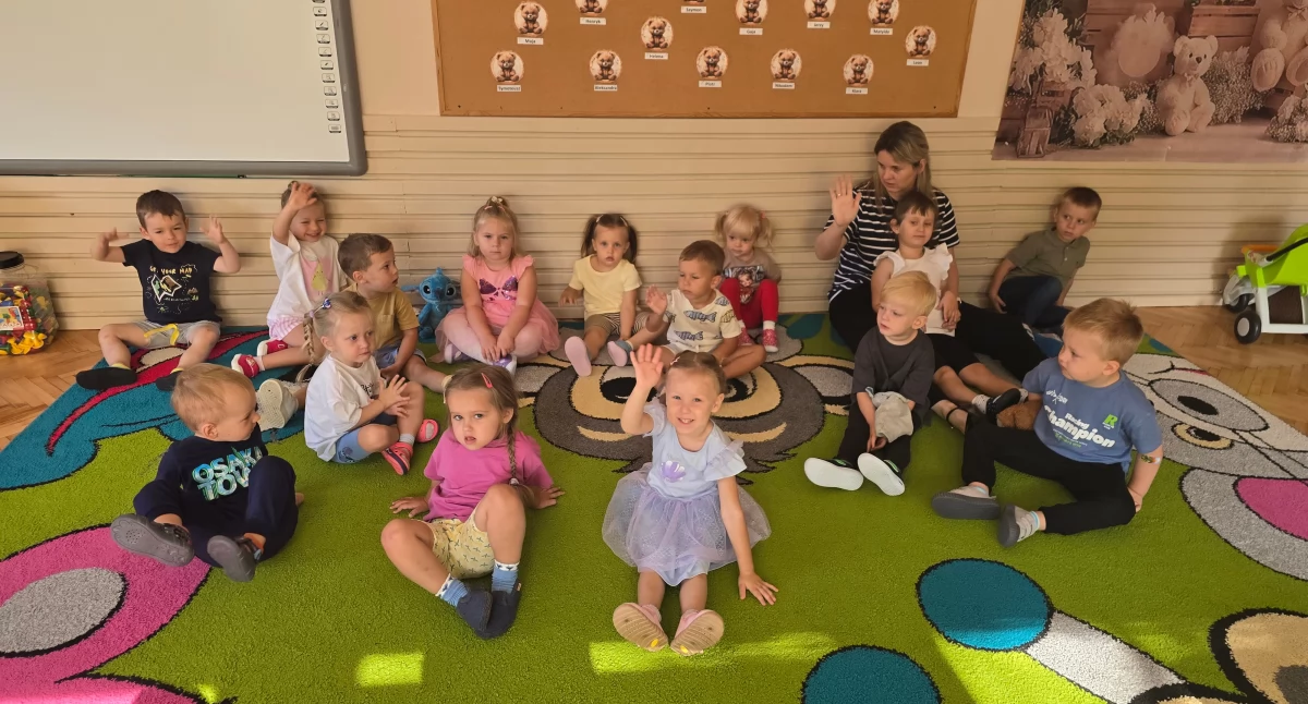 Pierwsze dni w przedszkolu. Maluchy z ciekawością odkrywają przedszkolny świat (foto)