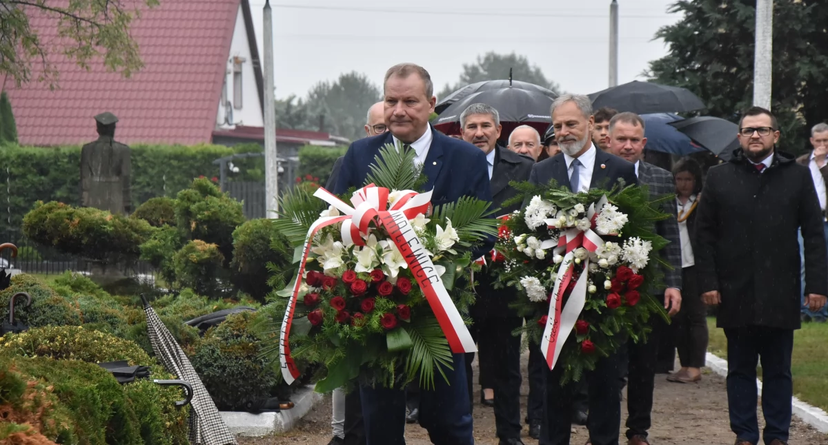 Uroczyste obchody 86. rocznicy bitwy nad Bzurą w Walewicach (foto)