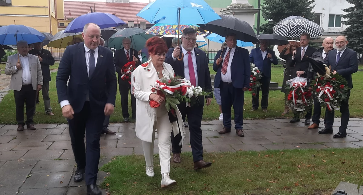 Obchody 45. rocznicy powstania NSZZ „Solidarność” w Łowiczu. Modlitwa, wystawa i koncert (foto, film)