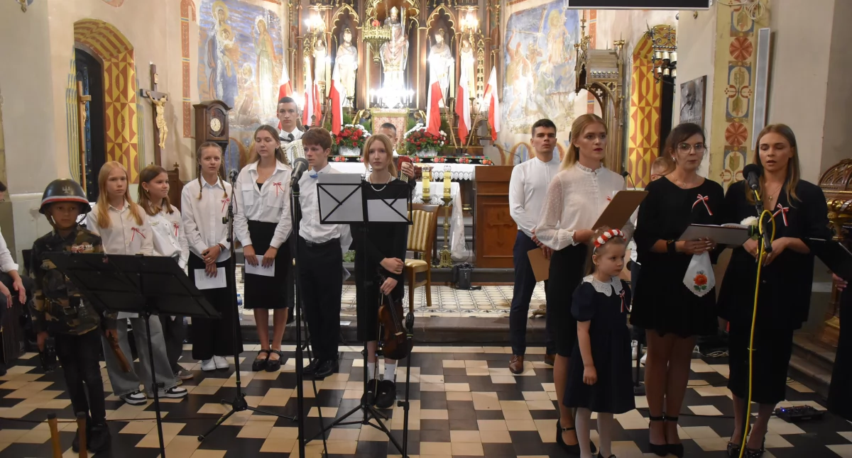 Kompina. Koncert w Parafii św. Wojciecha jako uczczenie bohaterów Bitwy nad Bzurą (foto,film)
