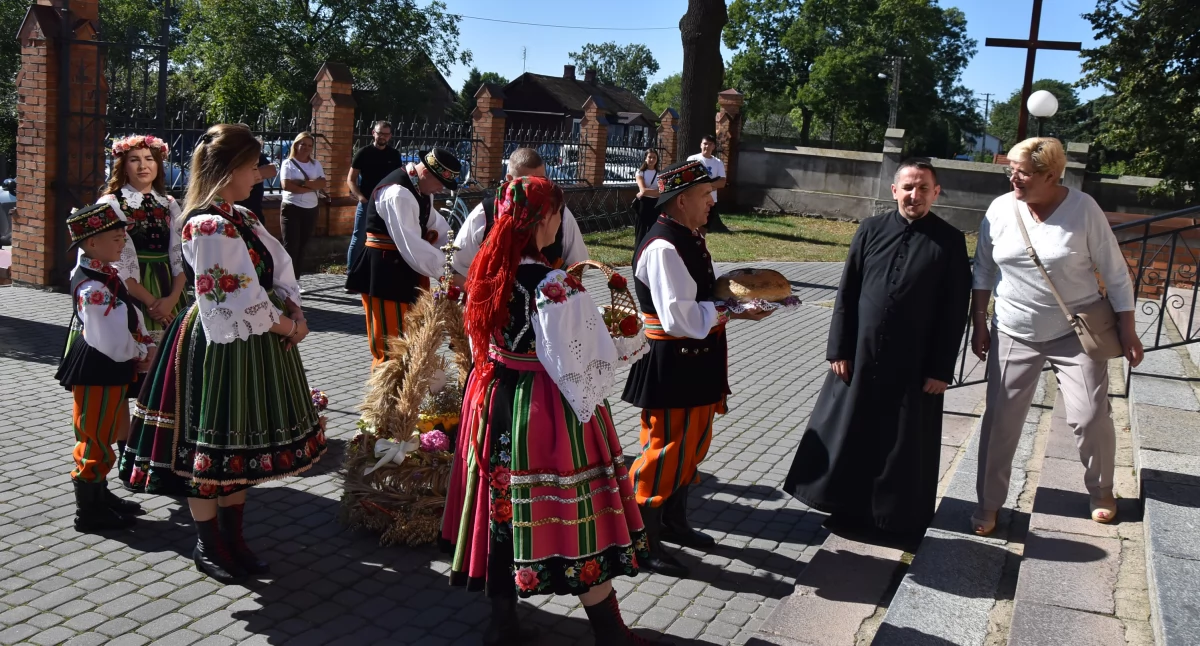 Dożynki parafialne w Kompinie. Wierni dziękowali za plony (foto,film)