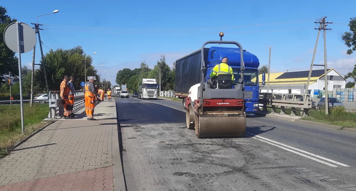Łowicz. Roboty drogowe na drodze krajowej nr 70. Uwaga na utrudnienia! (foto, film)