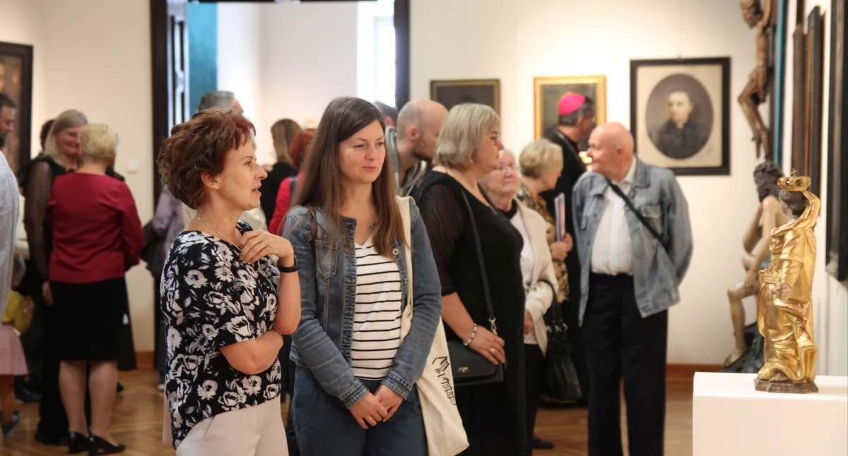Łowicz. Wernisaż wystawy „Skarby łowickich bernardynek”. Wyjątkowe dzieła sztuki dostępne dla zwiedzających (foto, film)