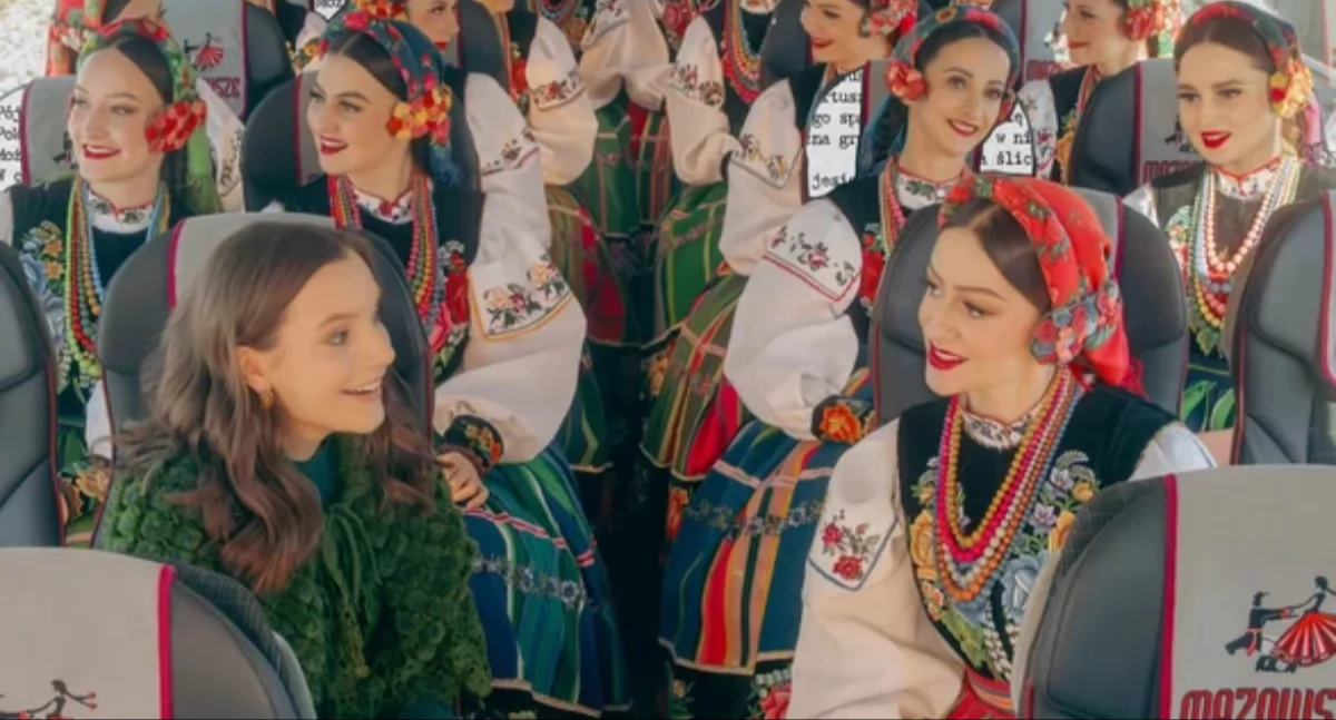 Stroje łowickie na Stadionie Narodowym – folklor zachwycił podczas koncertu Sanah (film)