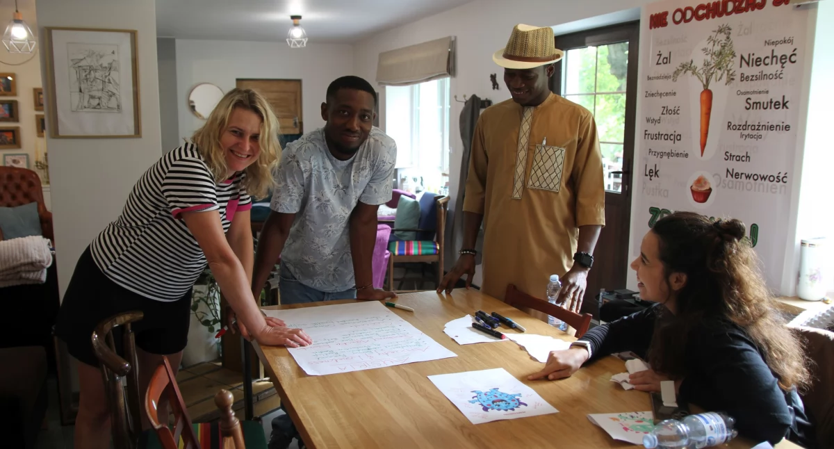 Uczestnicy międzynarodowego projektu na warsztatach pod Łowiczem (foto, film)
