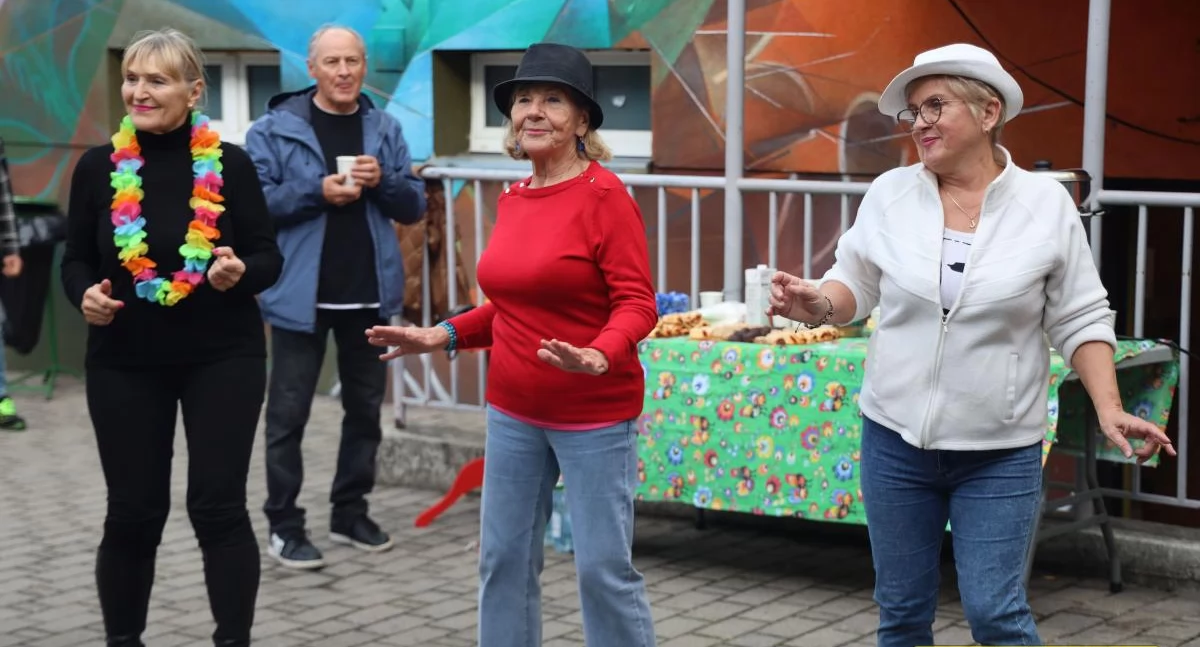 Wiek nie przeszkadza w dobrej zabawie! W Łowiczu trwa weekend Seniora z Kulturą (foto, film)