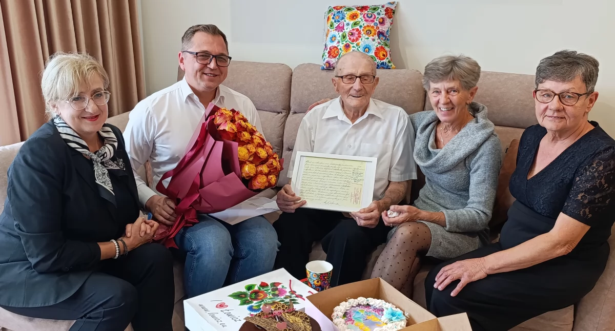 Wiek doświadczenia i pogody ducha. Setne urodziny pana Stefana Sałudy (foto,film)