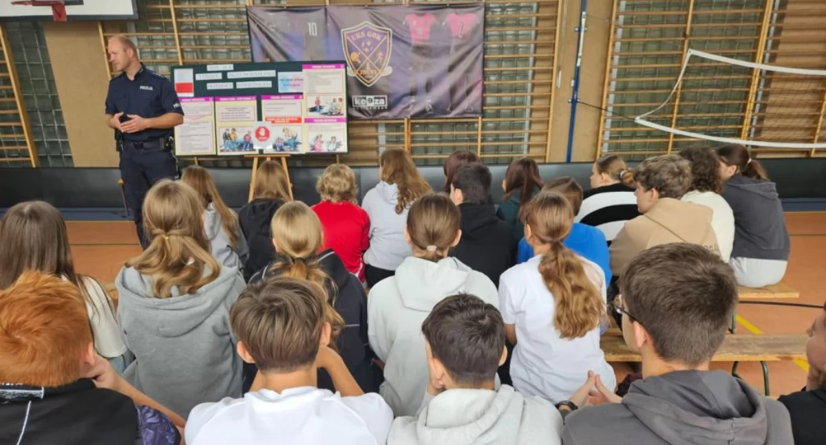 Policjanci uczą, jak mówić „nie” przemocy (foto)