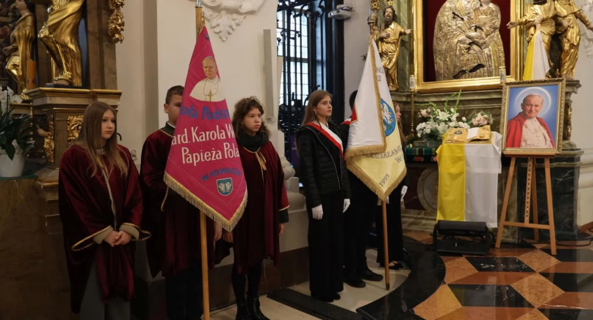 Łowicz. realizowane są obchody Dnia Papieskiego (foto)