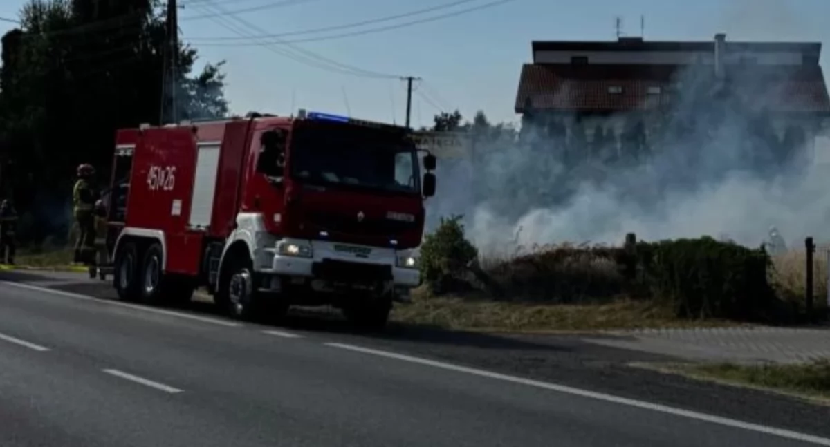 Strażacy gasili pożar śmieci w Łowiczu