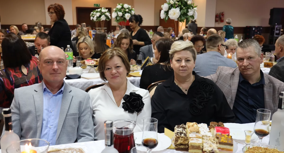 Koła Gospodyń Wiejskich z gminy Łowicz integrują się na zabawie w Pilaszkowie (foto)