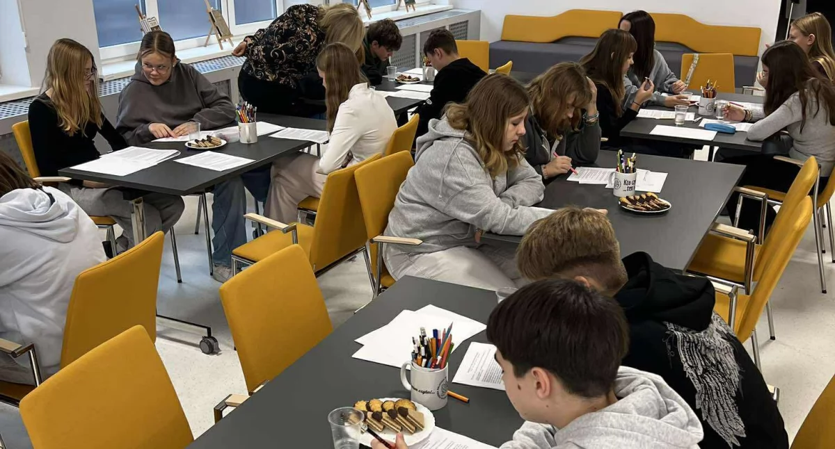 „Reymont – reporter swojej epoki”. Uczniowie Dwójki na dziennikarskim tropie klasyka (foto)