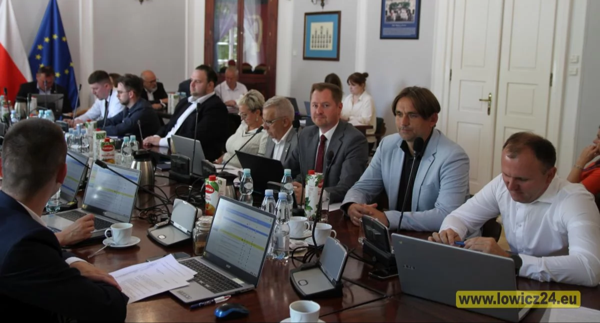 Czy mieszkańców Łowicza czekają podwyżki podatków? Ważna sesja w Ratuszu