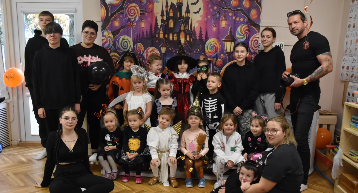 Młodzież z ZSP nr 3 uwieczniła euforia najmłodszych z przedszkola „Pod Świerkami” (foto)