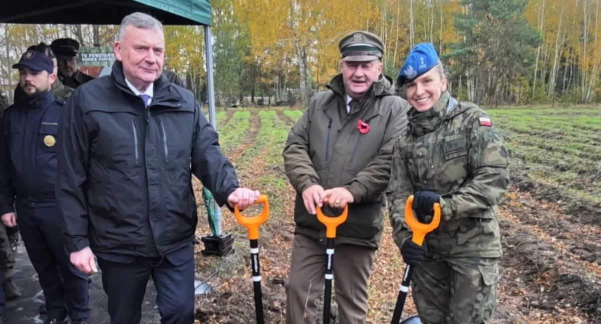 Paweł Bejda sadził Las Pamięci (foto)