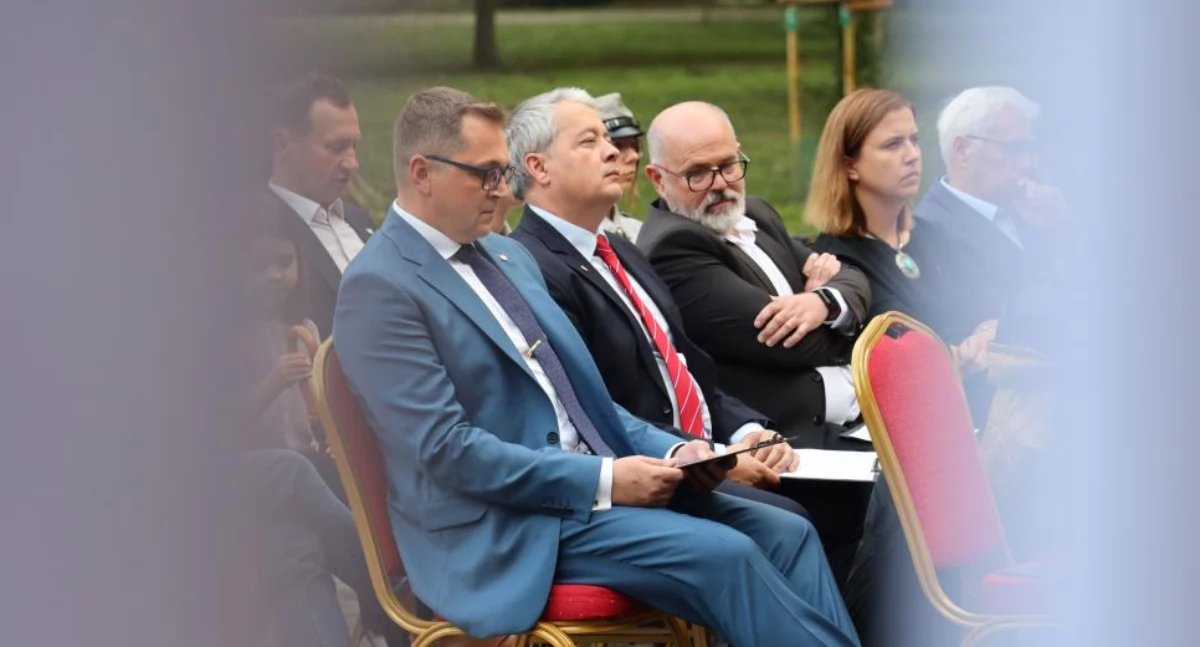 Burmistrz Łowicza będzie zarabiał więcej. Jak głosowali radni? Czy zastępcy burmistrza też dostaną podwyżkę?