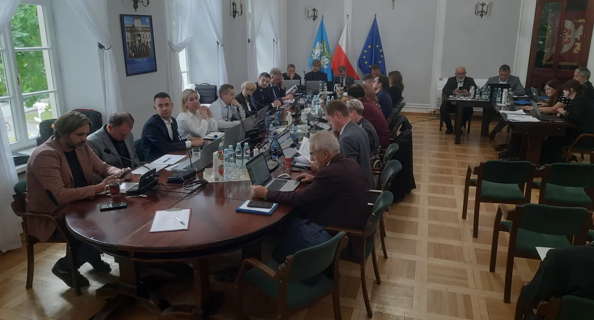 Łowicz. Podatki od nieruchomości i środków transportowych pójdą w górę