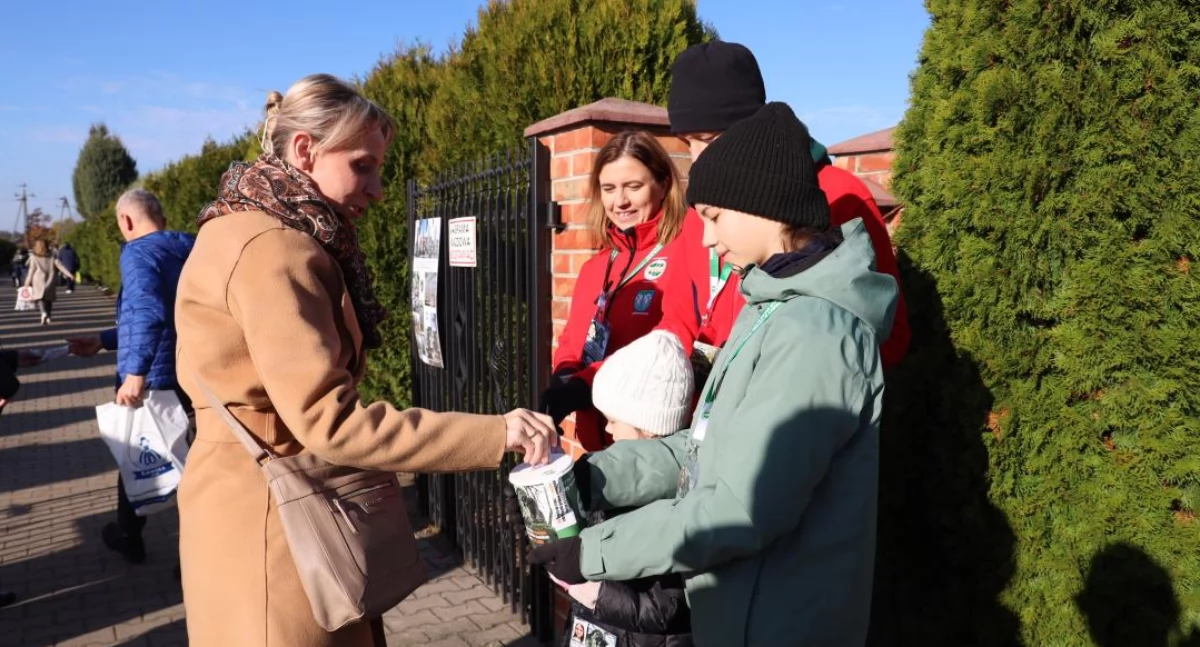 Trwa kwesta na rzecz ratowania zabytkowych grobów (foto)