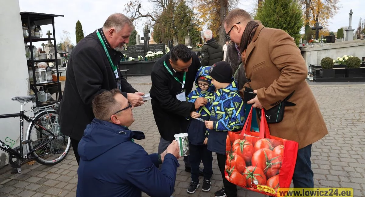 Z roku na rok coraz więcej. Społeczeństwo hojnie wsparło kwestę na renowację zabytkowych nagrobków!