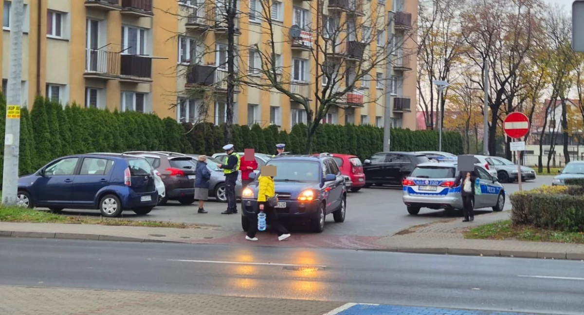 Niegroźna kolizja w Łowiczu. Policja zakończyła sprawę pouczeniem