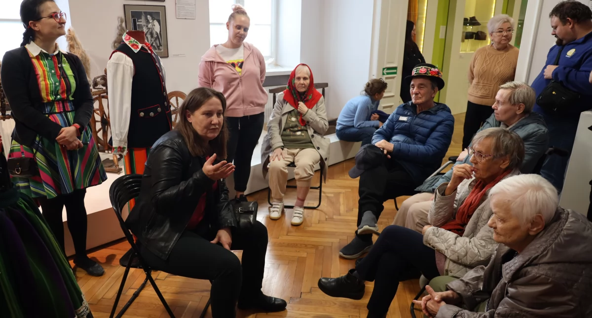 Łowicz. Warsztaty muzealne dla osób z chorobami otępiennymi (foto, film)