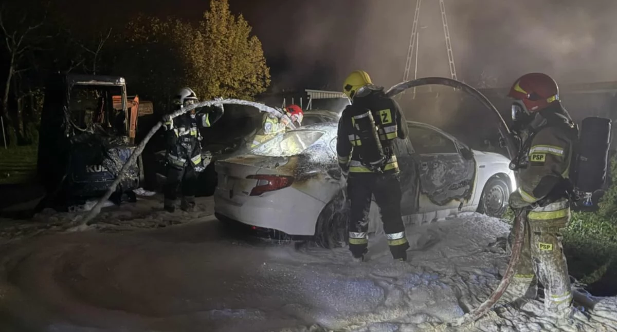 Pożar dwóch samochodów w Łowiczu. Co ustaliła już policja?