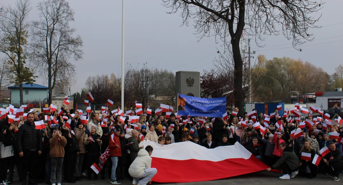 Pamięć, duma i wdzięczność. Marsz Niepodległości w Łyszkowicach (foto,film)